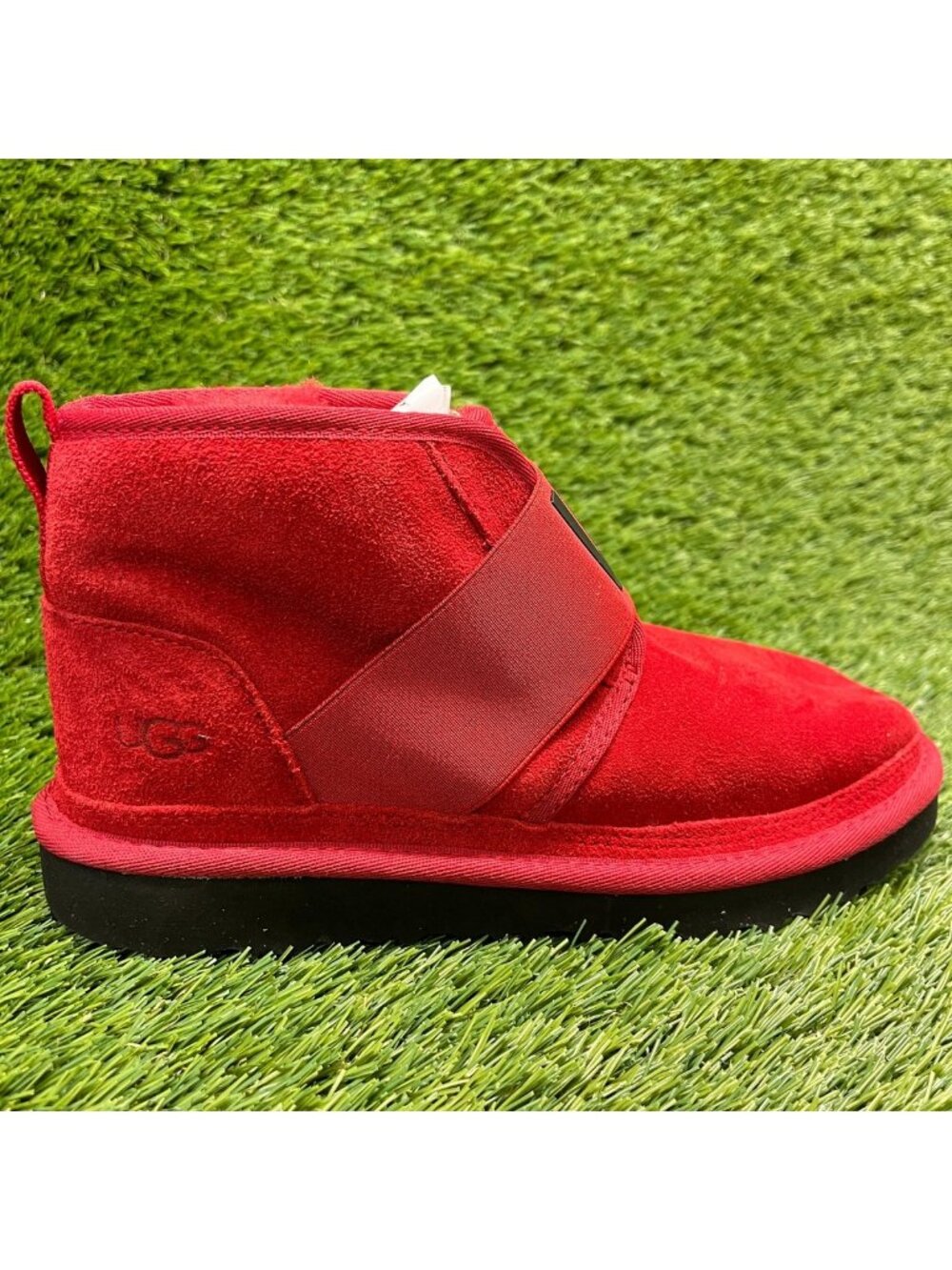 UGG Neumel II Girls Size 5Y Team Red Black Outdoor Suede Pull On Boots Shoes
